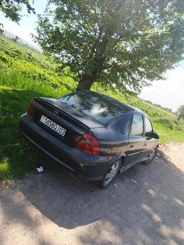 Opel Vectra B 1997 · 1.6 MT