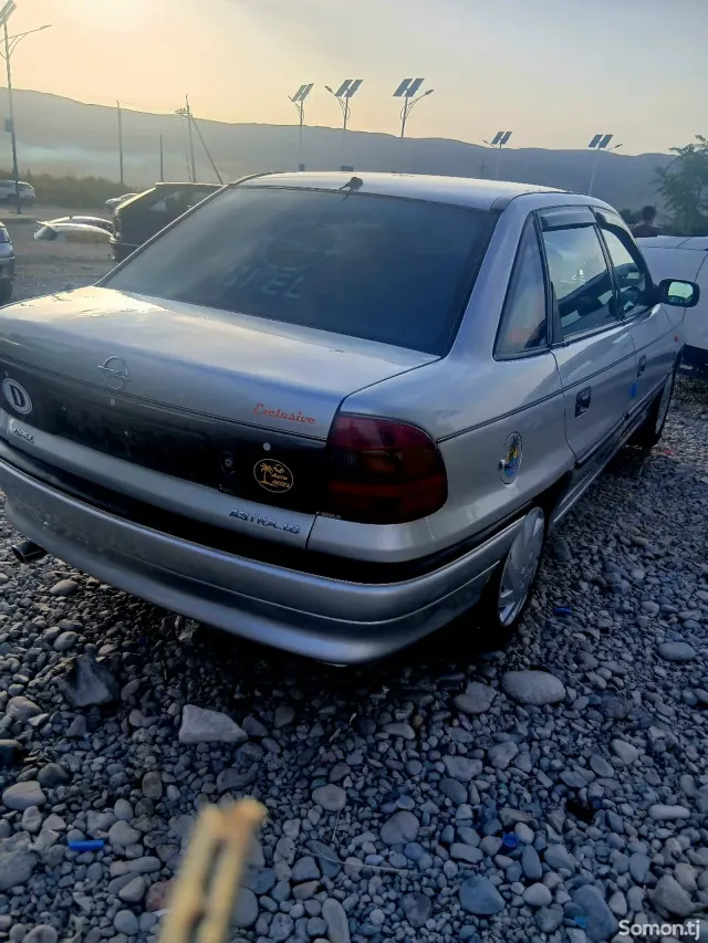 Opel Astra F 1997 · 1.6 MT