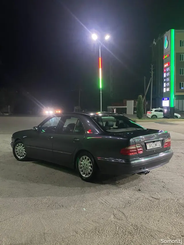 Mercedes-Benz E class 2000 · 2.4 AT