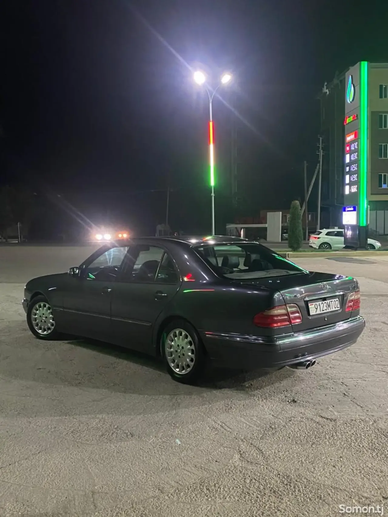 Mercedes-Benz E class 2000 · 2.4 AT