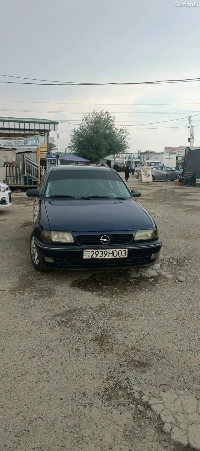 Opel Astra F 1996 · 1.6 MT