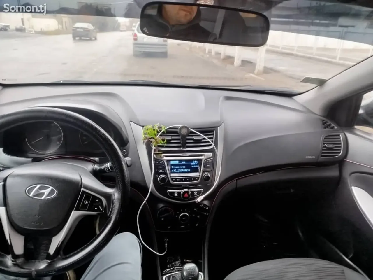 Hyundai Solaris 2016 · 1.6 MT