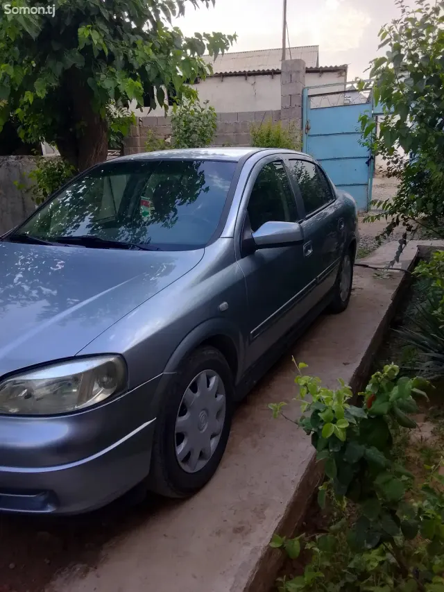 Opel Astra G 1999 · 1.6 MT