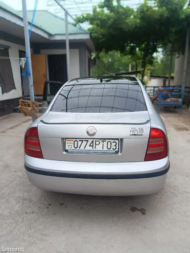 Volkswagen Passat 2003 · 1.8 MT