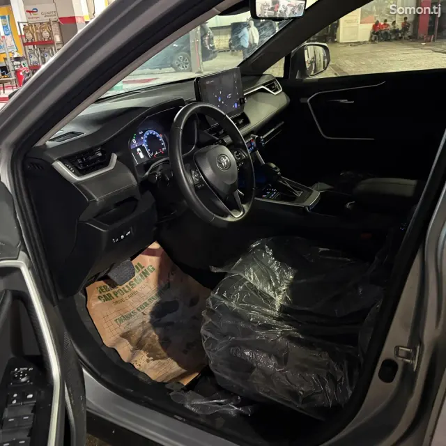 Toyota RAV 4 2023 · 2.5 AT