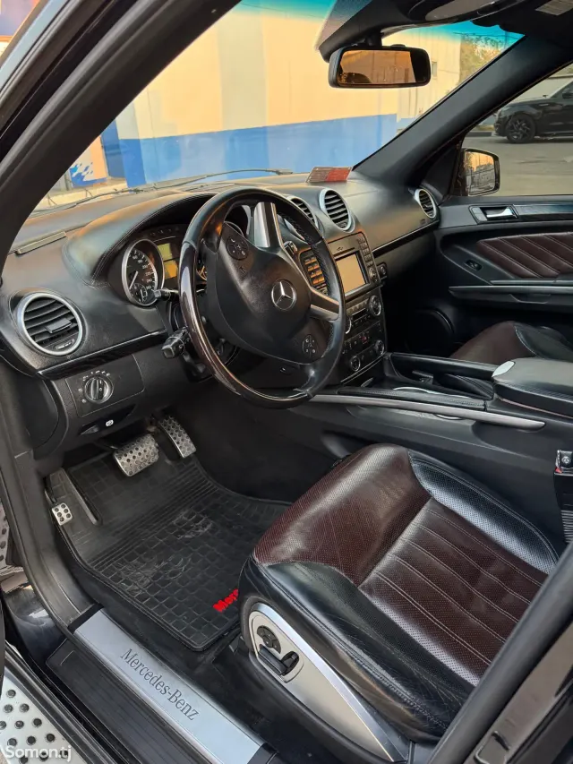 Mercedes-Benz GL class 2012 · 5.0 AT