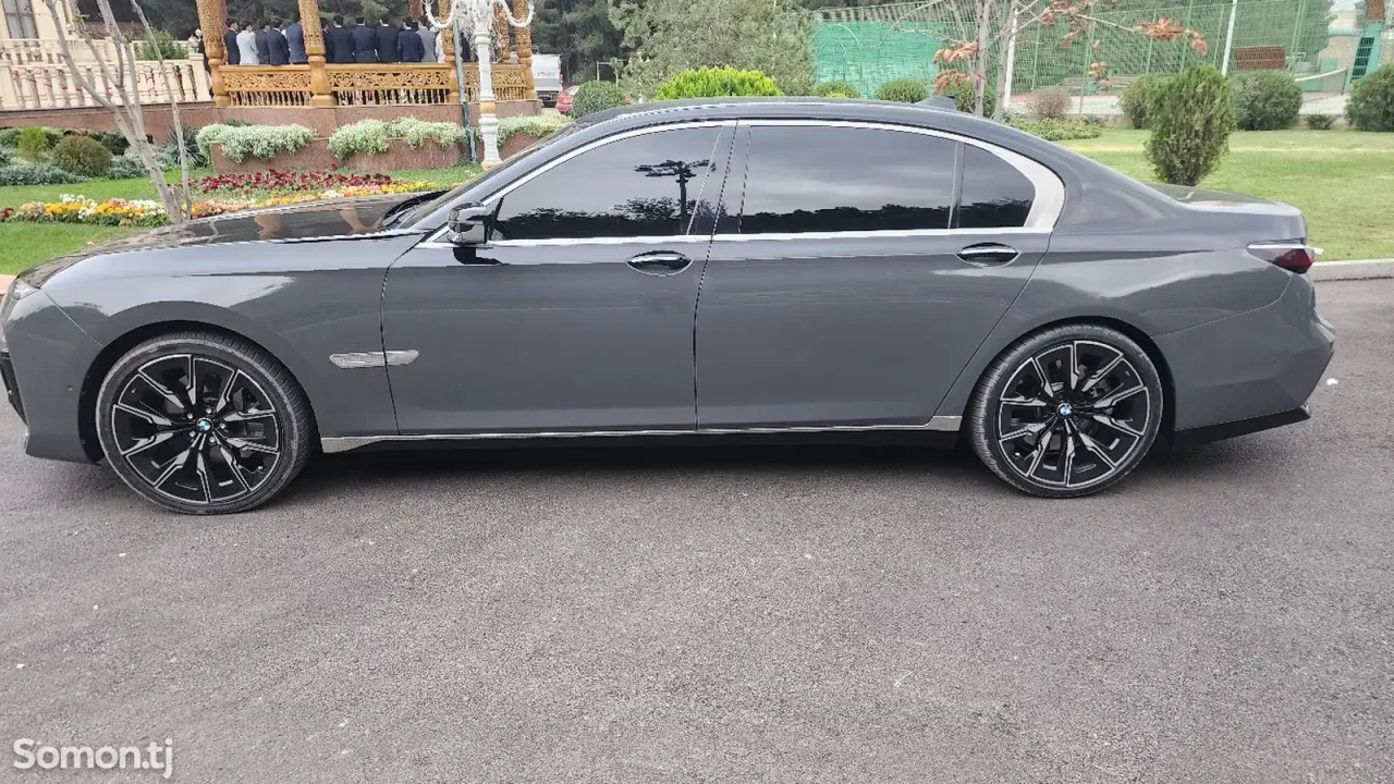 BMW 7 series 2013 · 4.0 AT