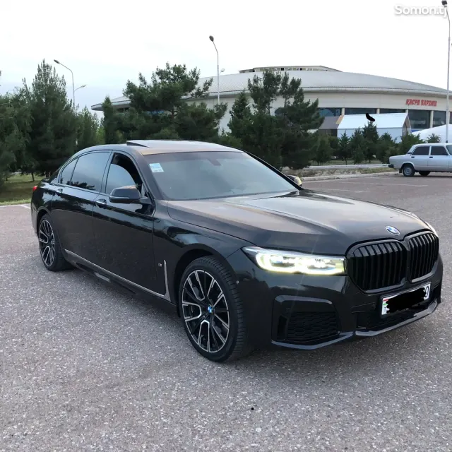 BMW 7 series 2015 · 4.4 AT