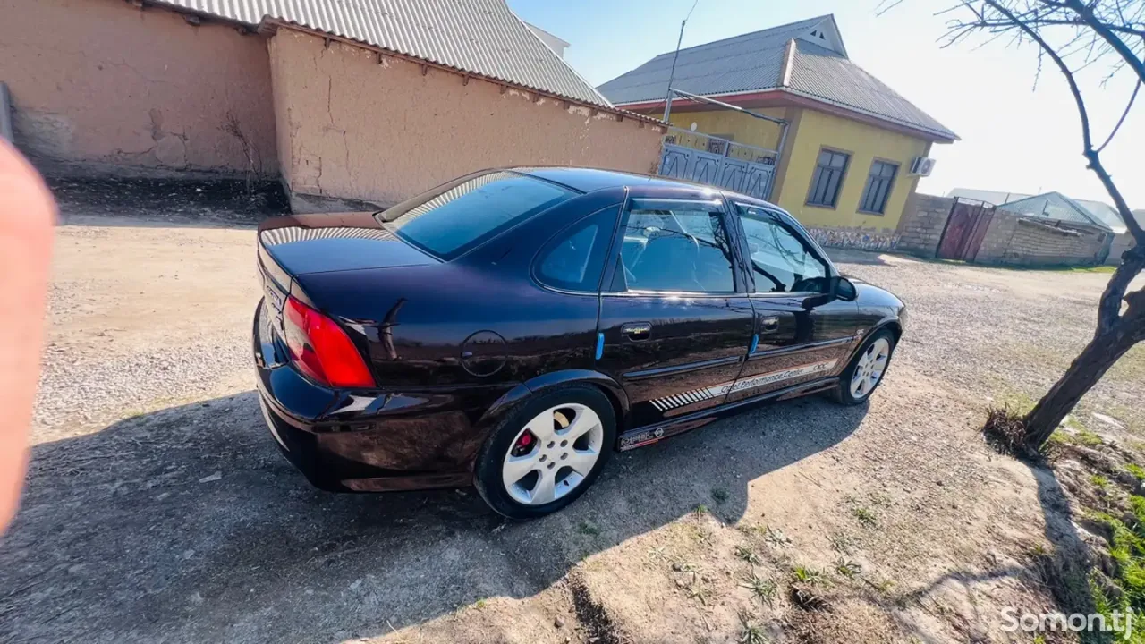 Opel Vectra B 2000 · 1.8 MT