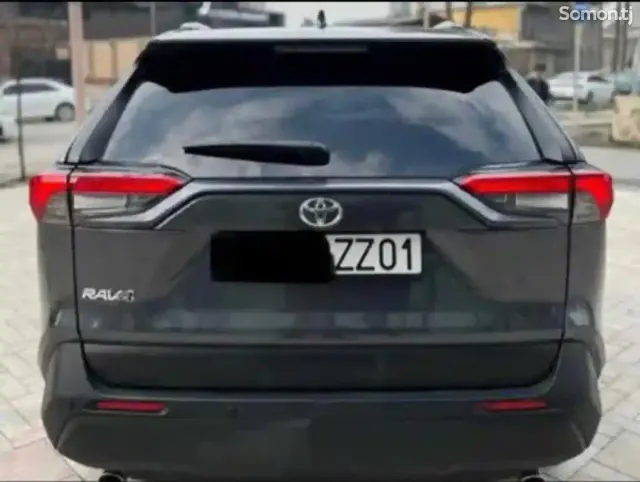 Toyota RAV 4 2020 · 2.4 AT