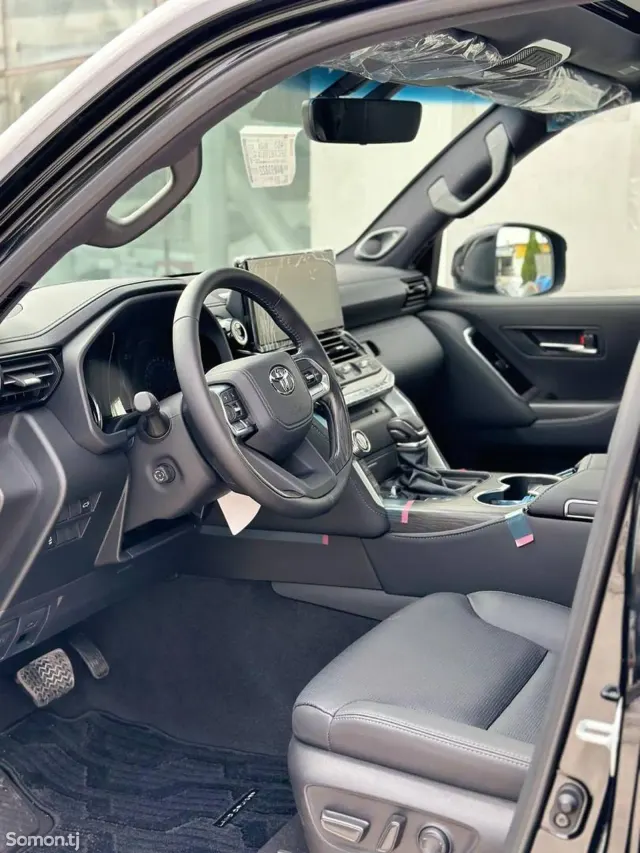 Toyota Land Cruiser 2025 · 3.5 AT