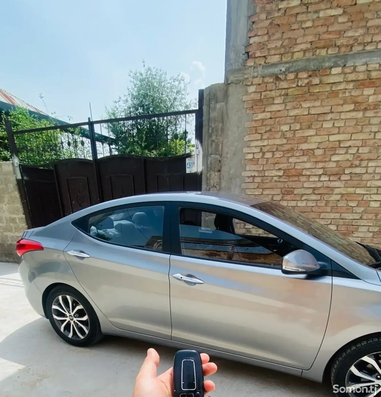 Hyundai Avante 2013 · 1.6 AT
