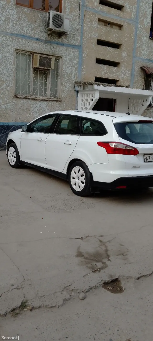 Ford Focus 2013 · 1.6 MT