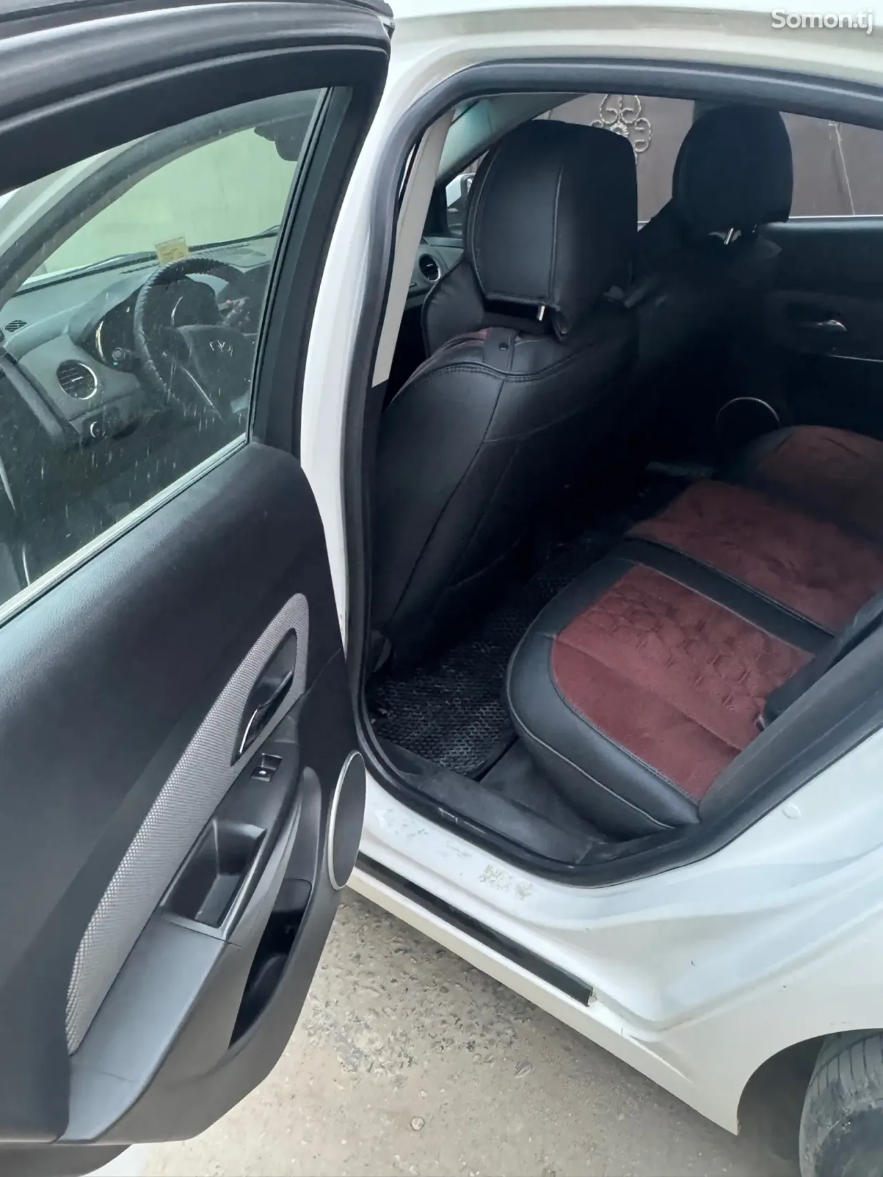 Chevrolet Cruze 2010 · 1.8 MT