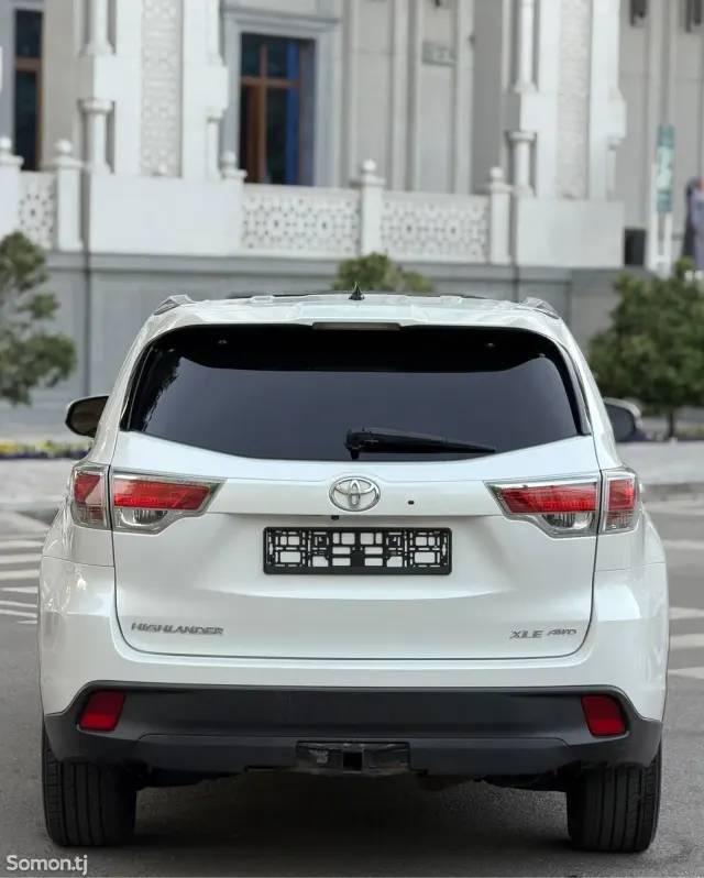 Toyota Highlander 2015 · 3.5 AT