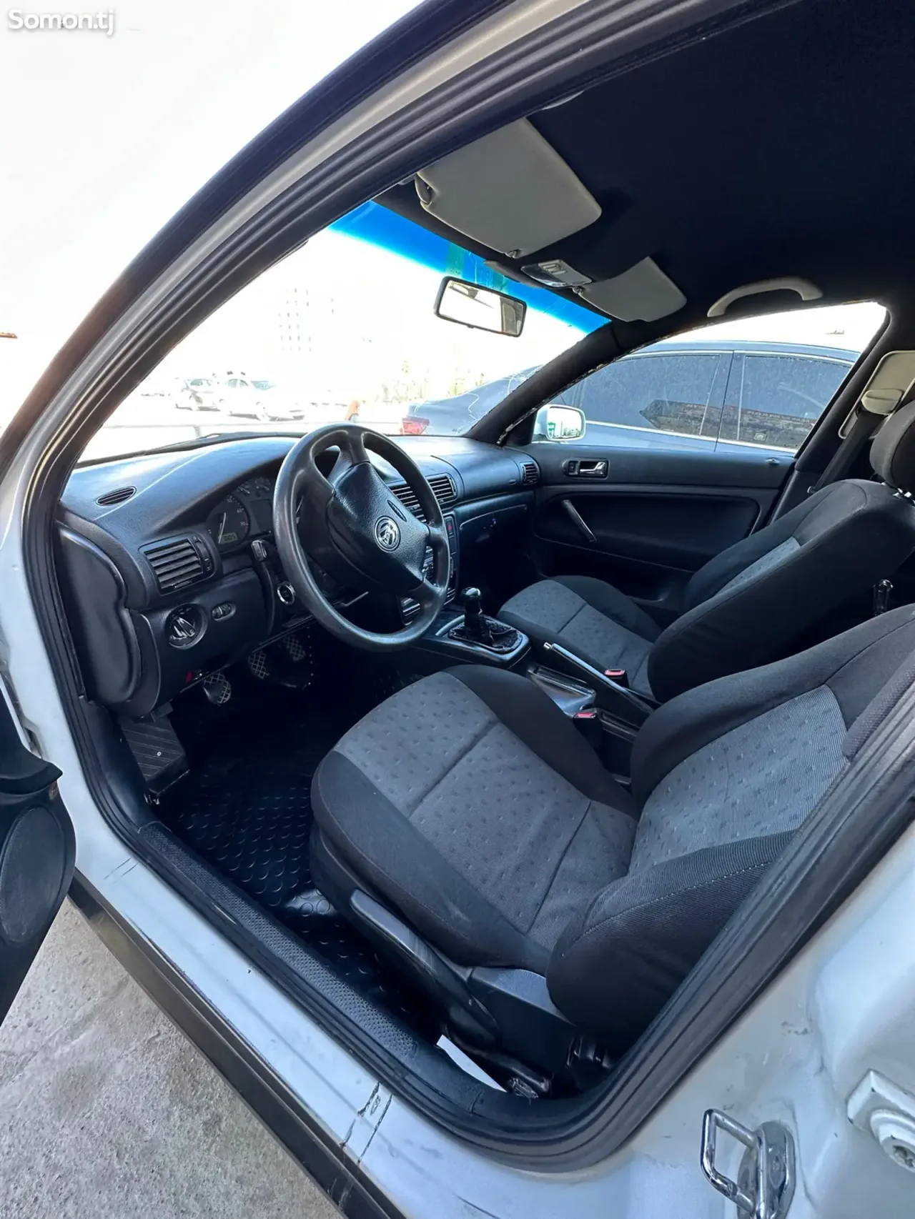 Volkswagen Passat 1997 · 1.6 MT