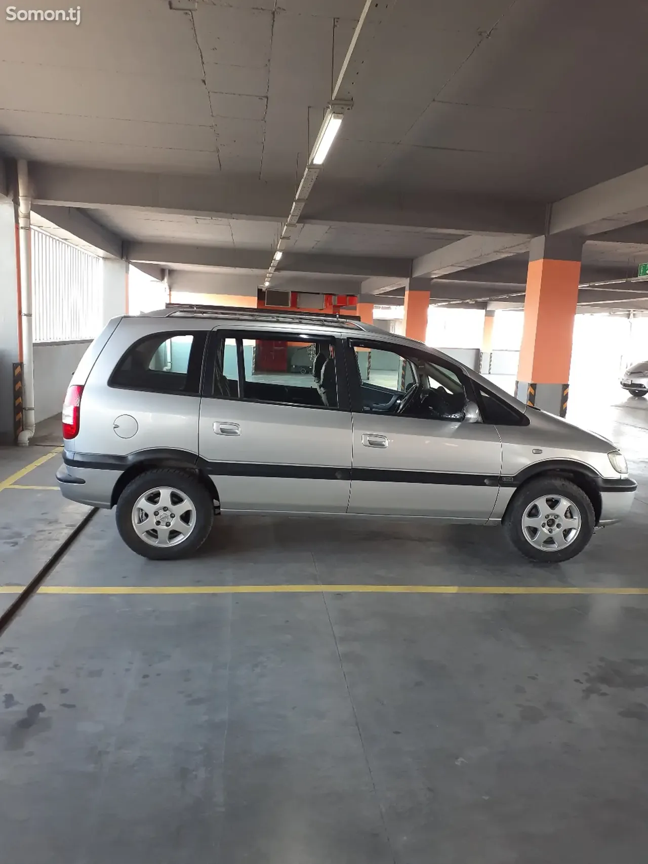 Opel Zafira 1999 · 1.8 MT