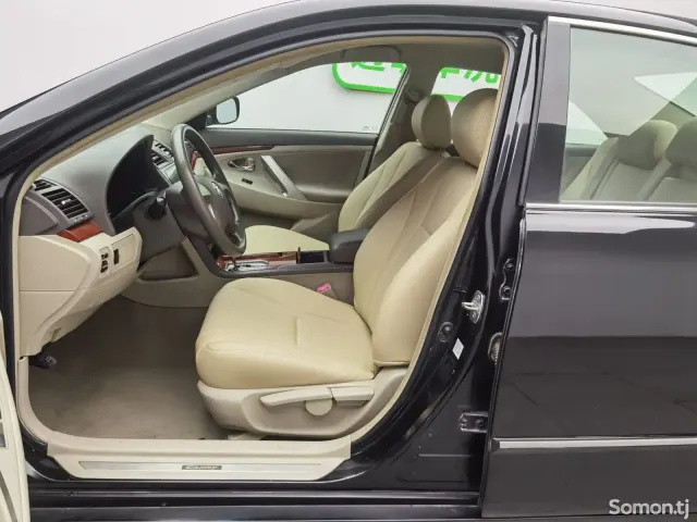 Toyota Camry 2014 · 2.0 AT