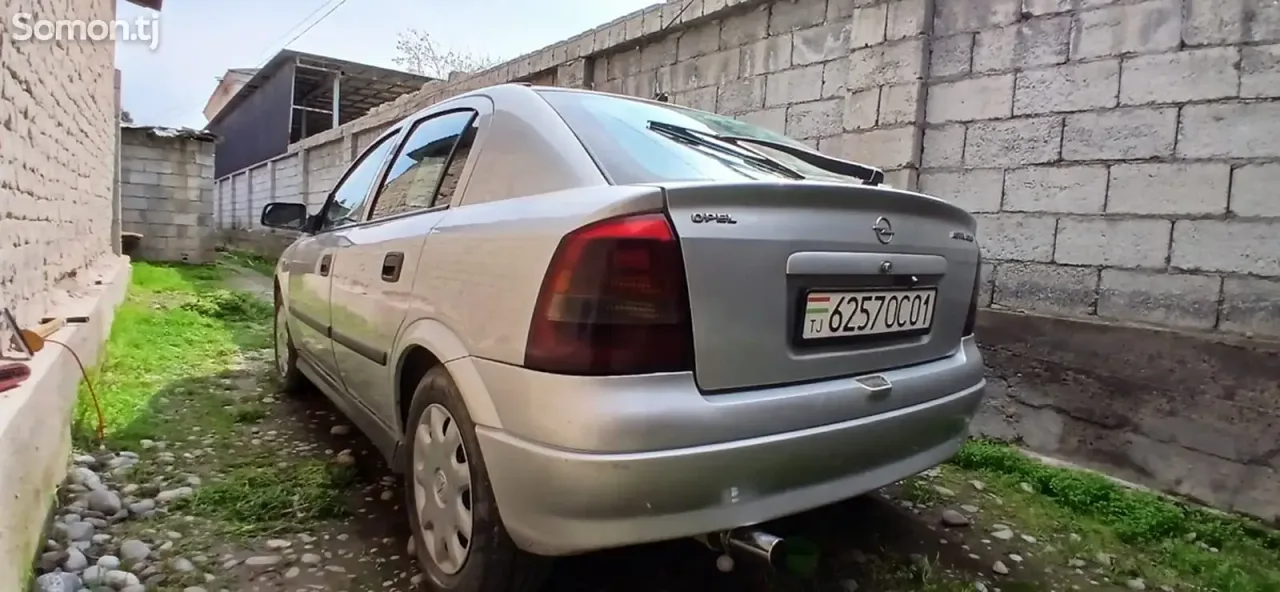 Opel Astra G 1999 · 1.6 MT
