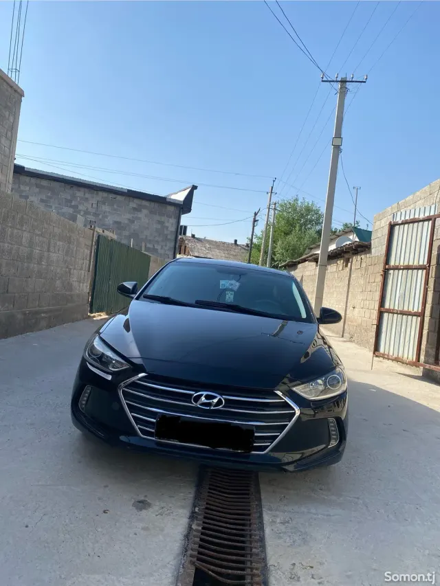 Hyundai Elantra 2018 · 2.0 AT