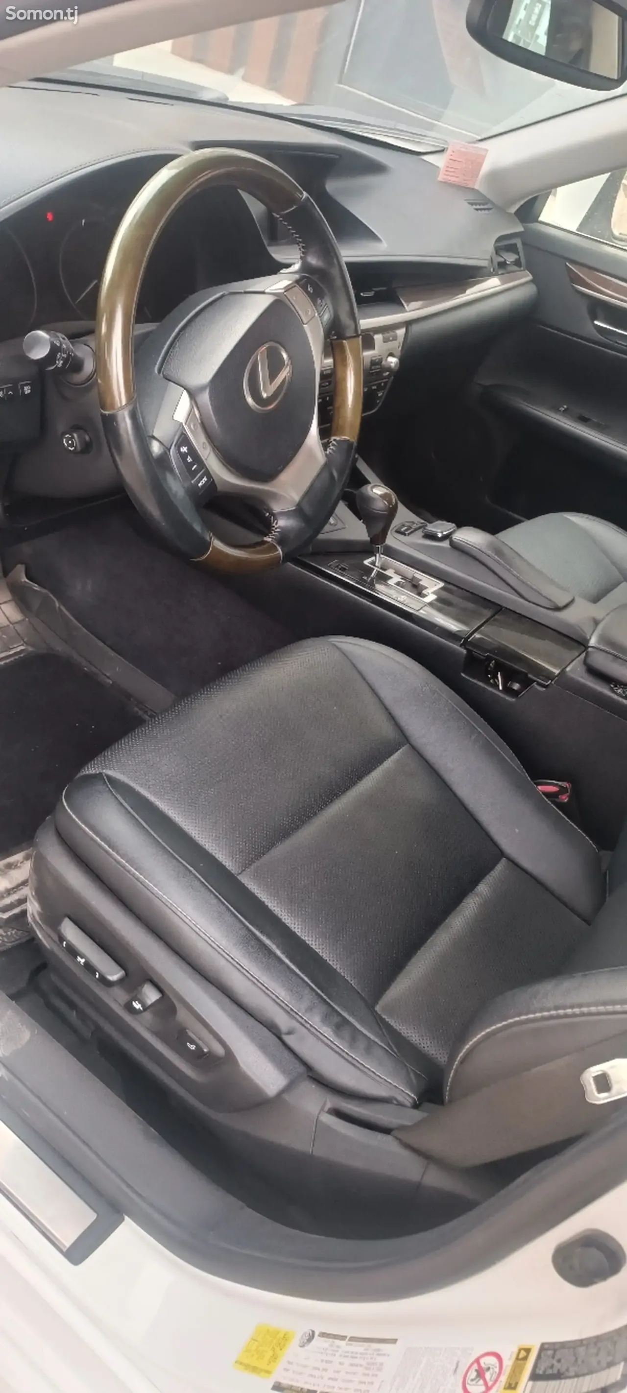 Lexus ES series 2016 · 3.5 AT