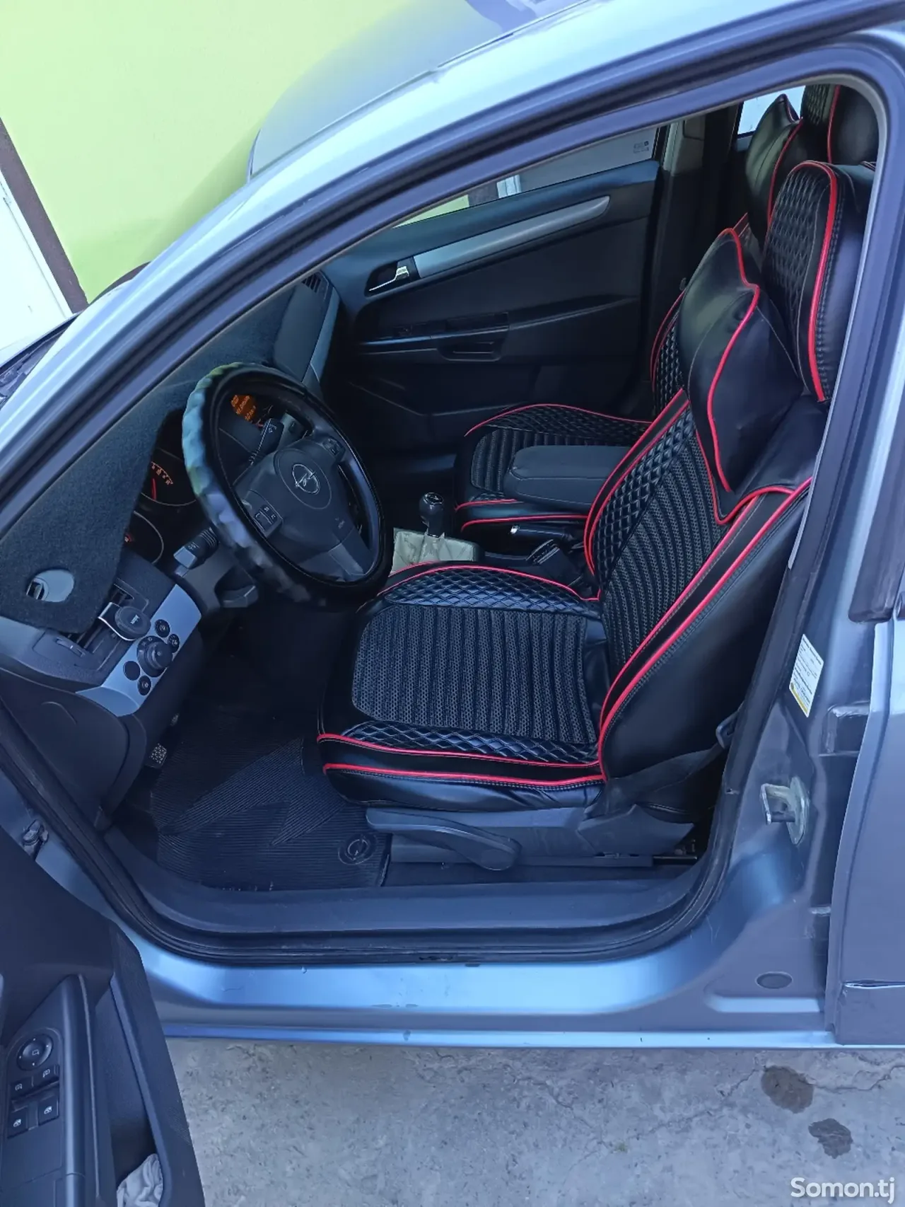 Opel Astra H 2004 · 1.6 MT