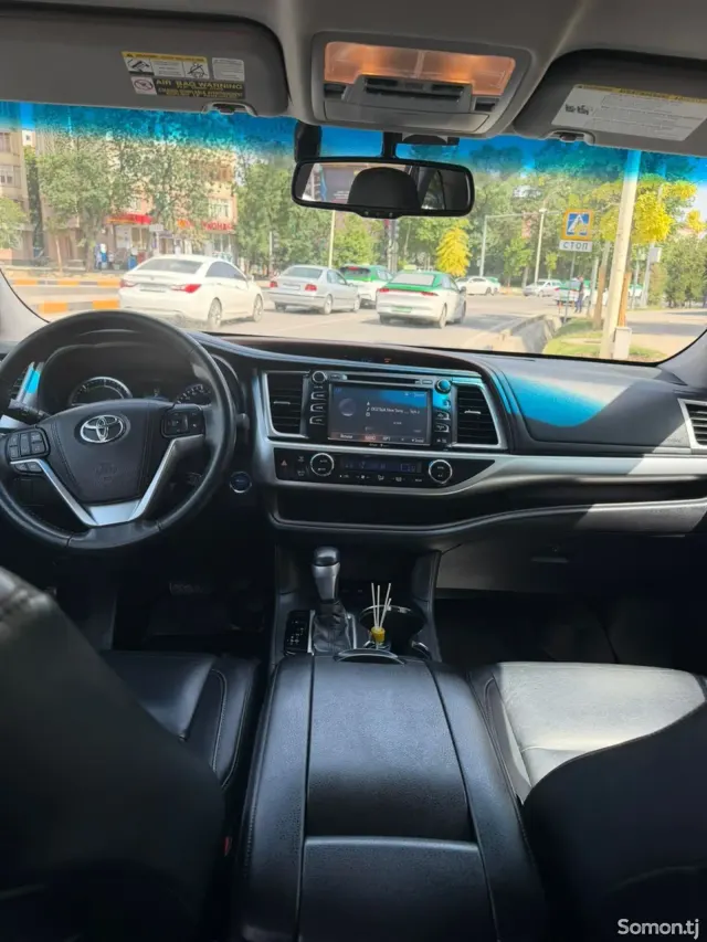 Toyota Highlander 2016 · 3.5 AT