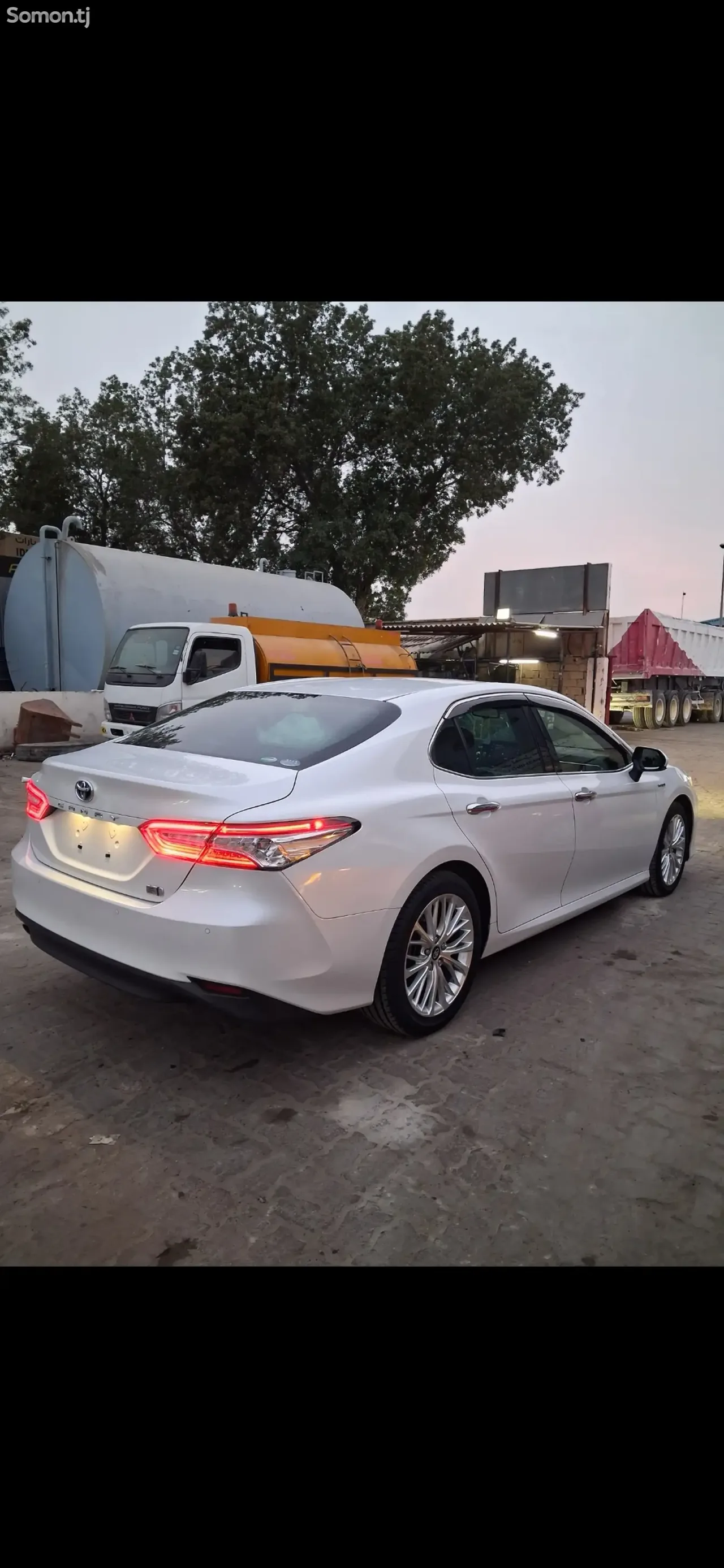 Toyota Camry 2018 · 2.5 AT