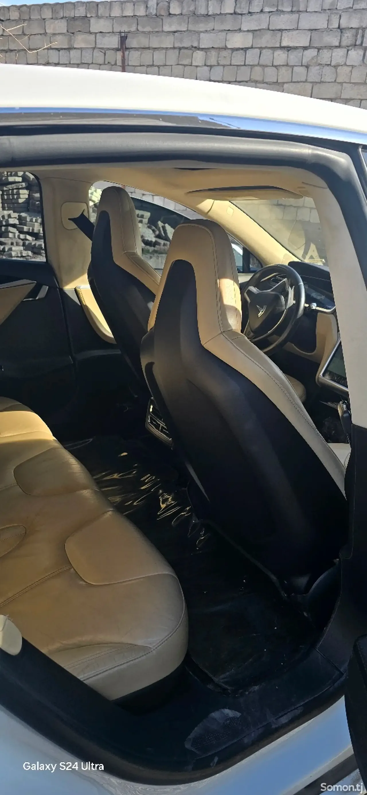 Tesla Model S 2013 · AT