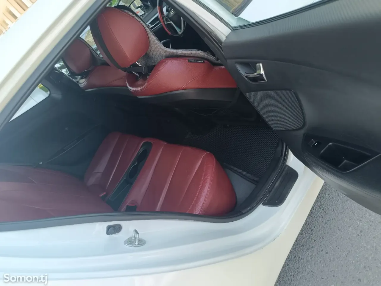 Hyundai Veloster 2013 · 1.6 AT