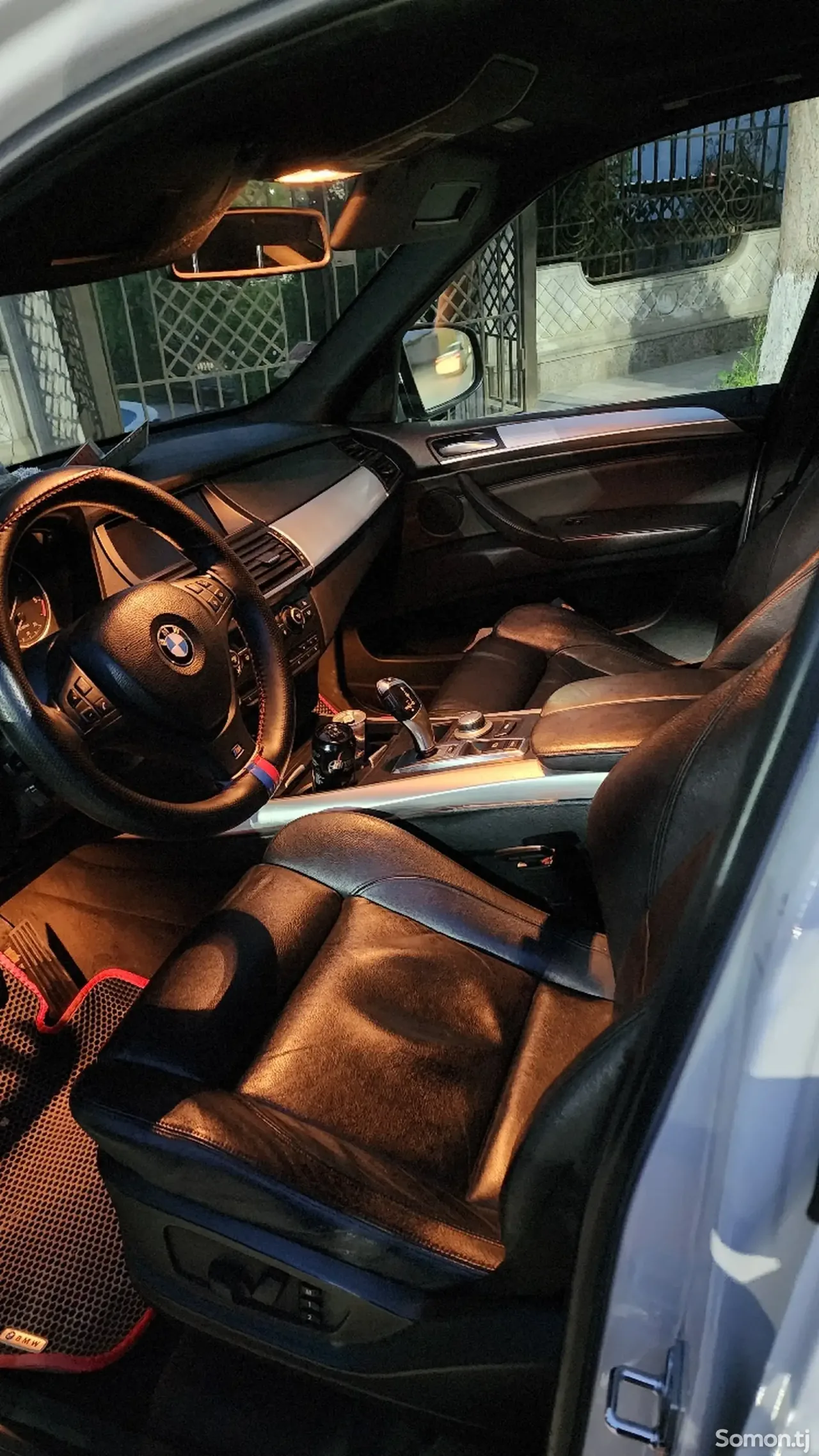 BMW M5 2010 · 3.5 AT