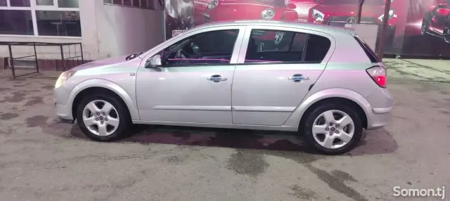 Opel Astra H 2005 · 1.8 AT