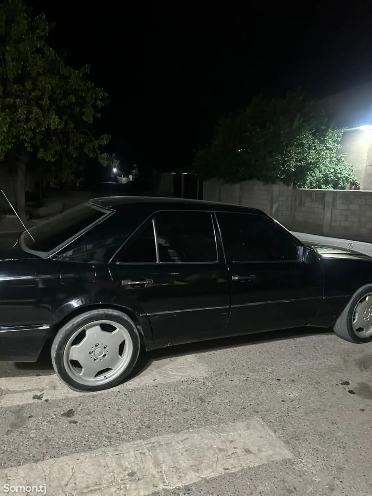 Mercedes-Benz W124 1994 · 3.2 AT
