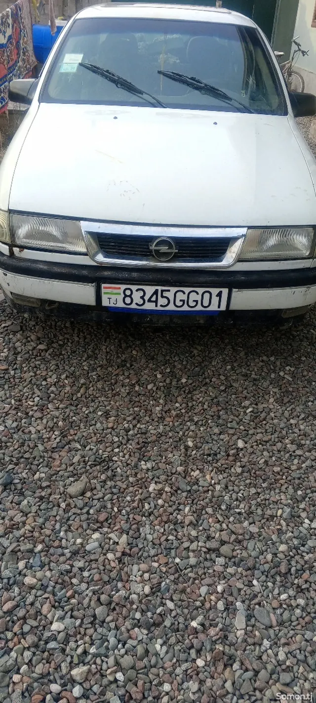 Opel Vectra A 1991 · 1.6 MT