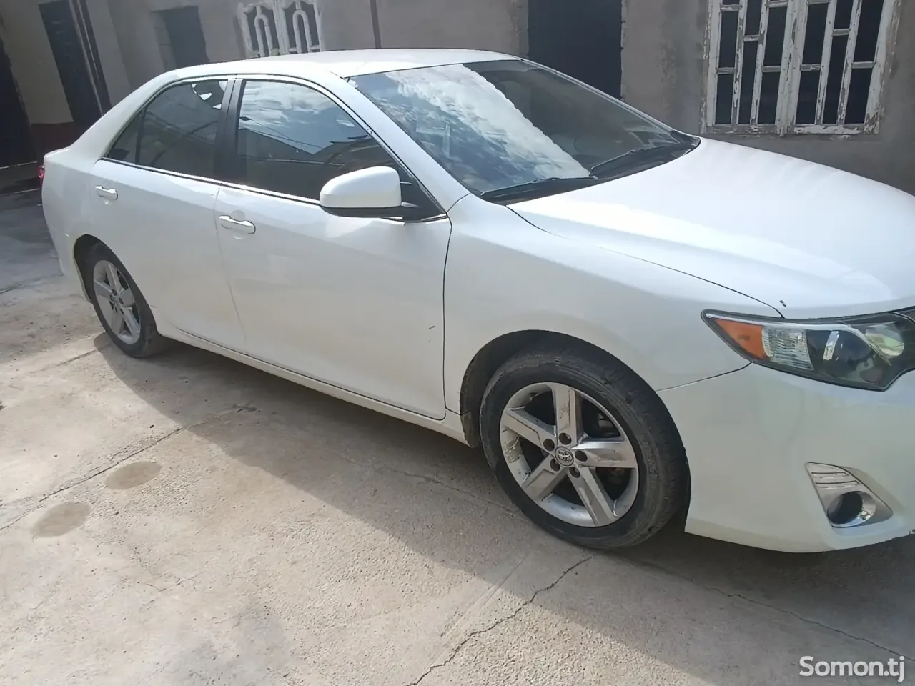 Toyota Camry 2012 · 2.4 AT