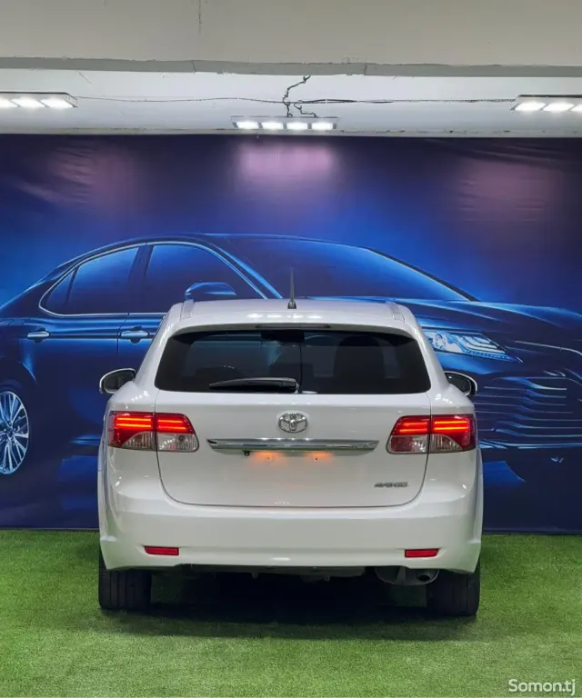 Toyota Avensis Verso 2014 · 2.0 AT