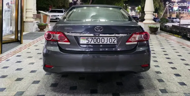 Toyota Camry 2011 · 1.6 MT