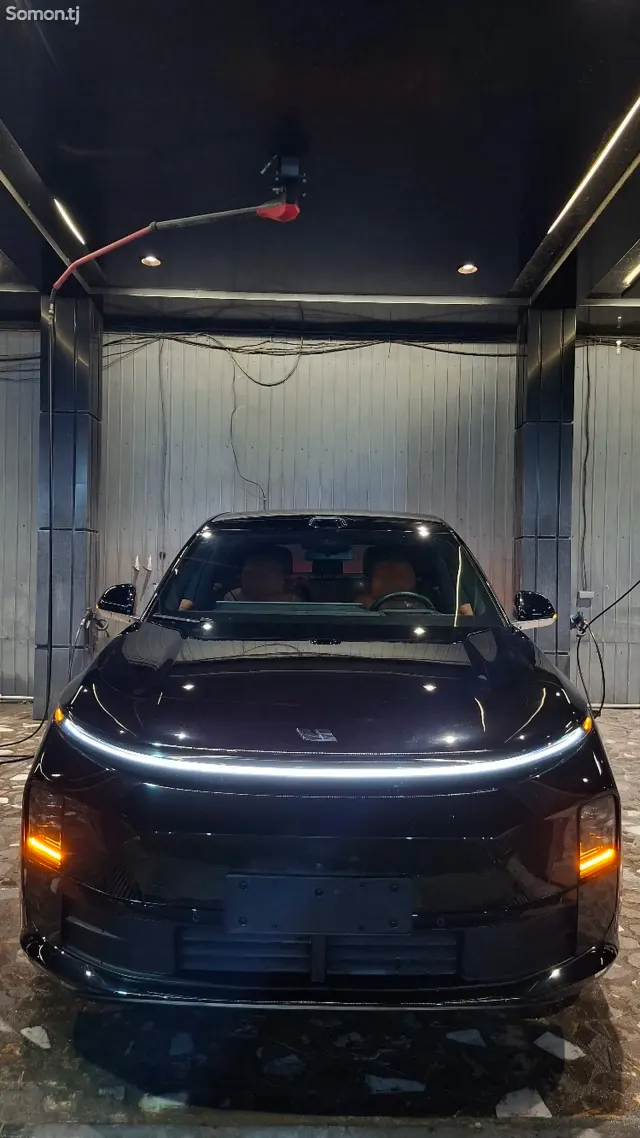 Li Auto (Lixiang) L6 2026 · AT
