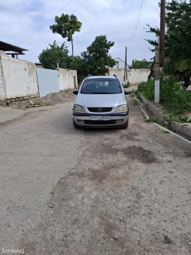 Opel Zafira 1999 · 1.8 MT