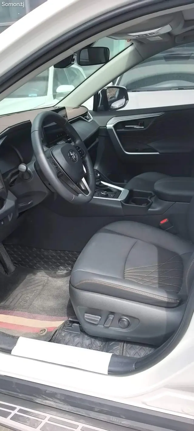 Toyota RAV 4 2025 · 2.5 AT