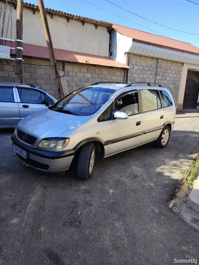 Opel Zafira 2000 · 1.6 MT