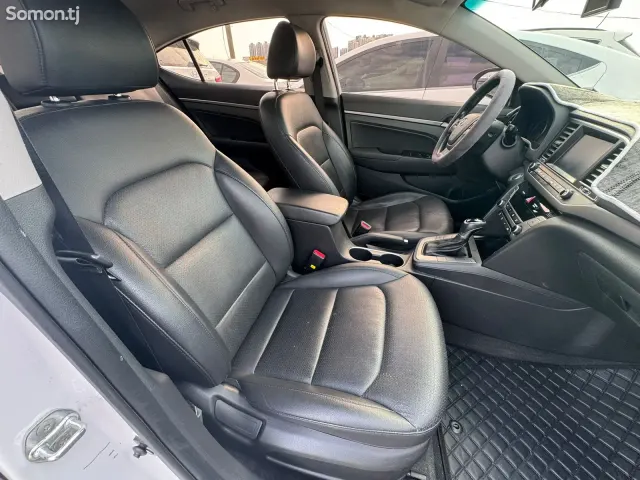 Hyundai Avante 2016 · 1.6 AT