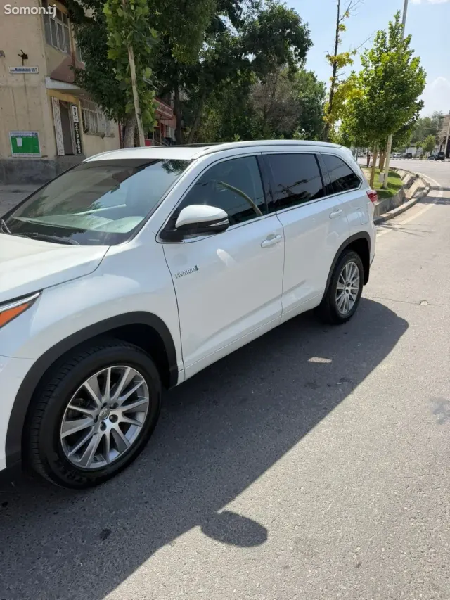 Toyota Highlander 2016 · 3.5 AT