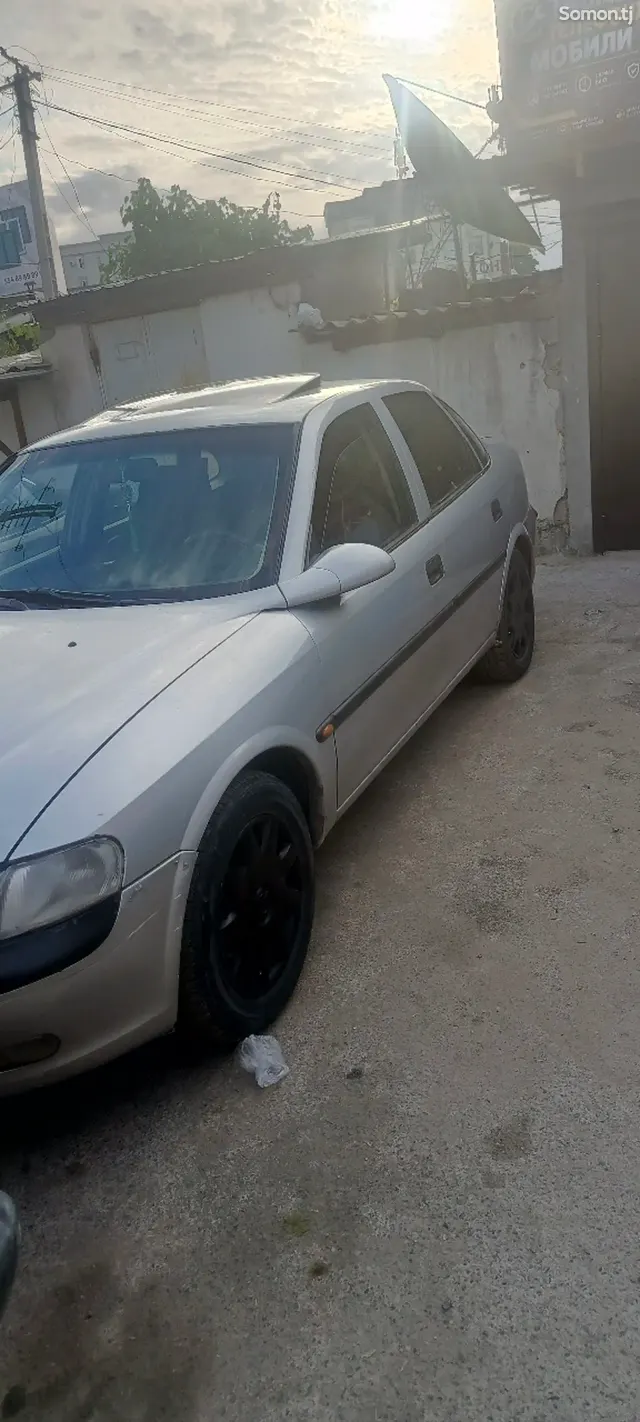 Opel Vectra C 1996 · 1.6 MT