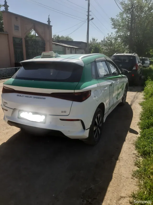 BYD E2 2023 · AT