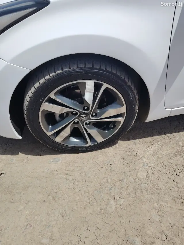 Hyundai Avante 2014 · 1.6 AT