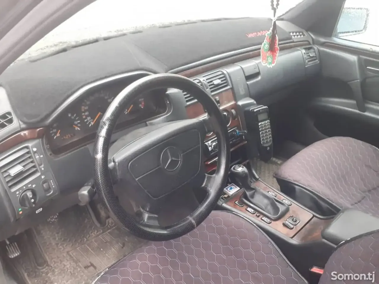 Mercedes-Benz E class 1997 · 2.0 MT