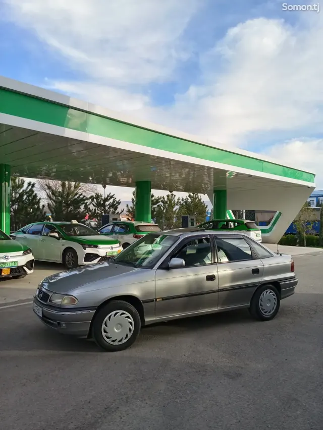 Opel Astra F 1996 · 1.6 MT