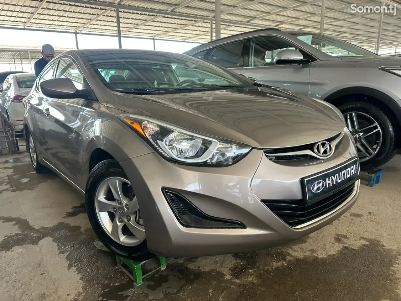 Hyundai Elantra 2014 · 1.8 AT