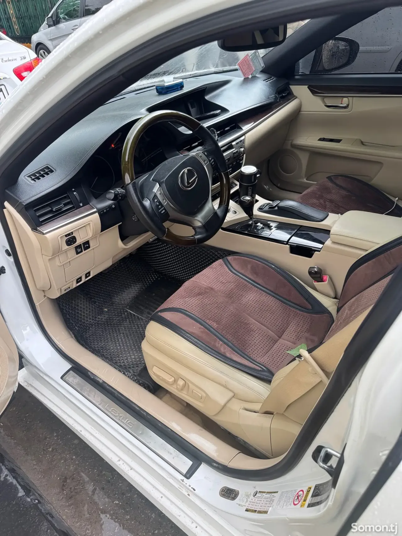 Lexus ES series 2013 · 3.5 AT